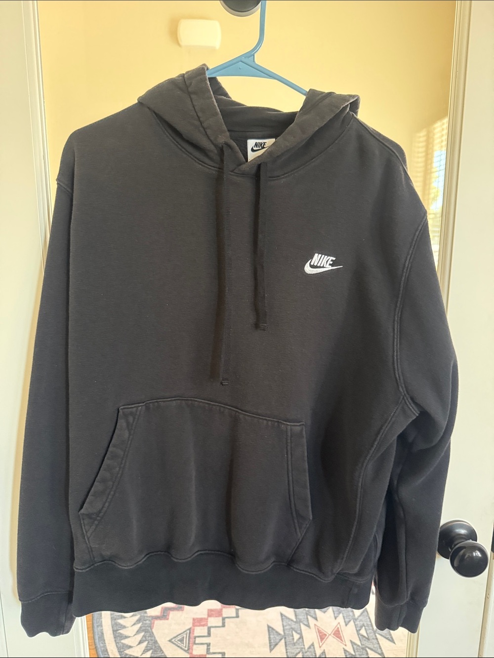 Men’s Nike Black with white Logo Pullover Hoodie size large